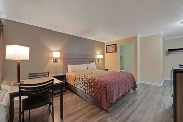 Econo Lodge Woodland near I-5