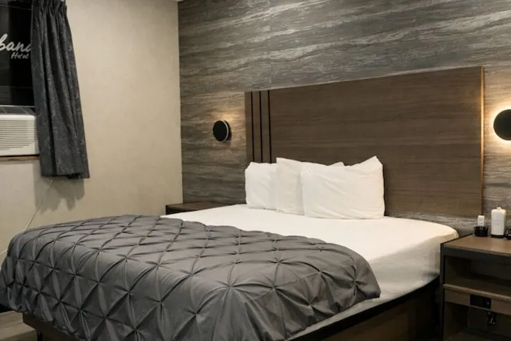 Room 4 of 50