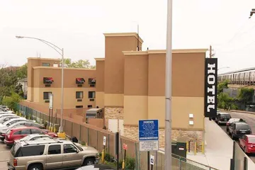 Hotel Mint JFK Airport