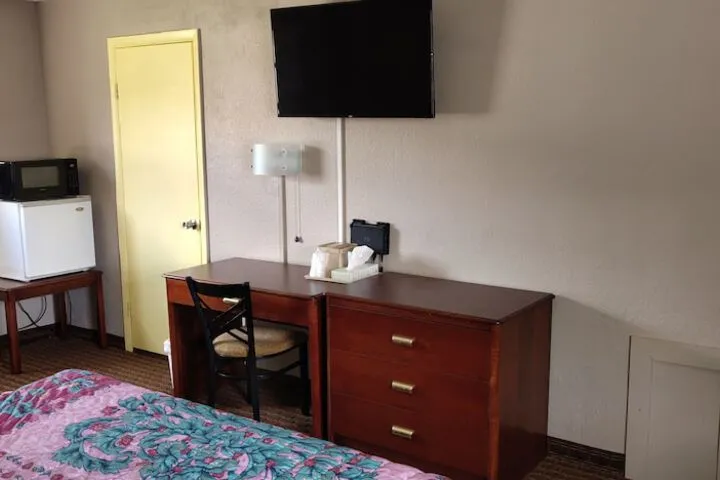 Room 4 of 27