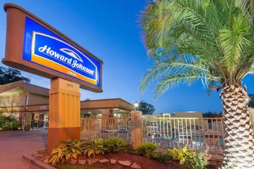 Howard Johnson by Wyndham Historic Lake Charles
