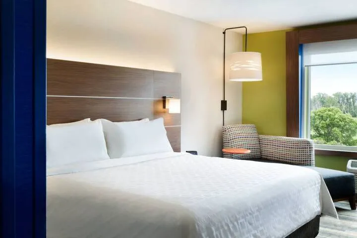 Room 2 of 34