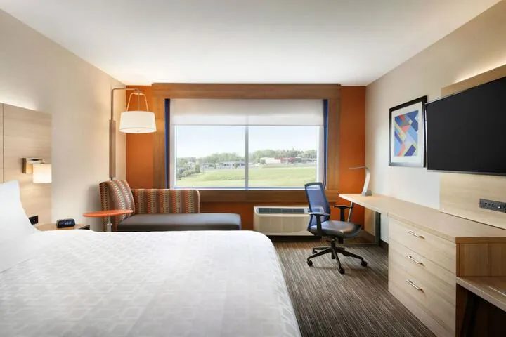 Room 3 of 34