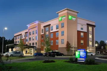 Holiday Inn Express & Suites Fayetteville South by IHG