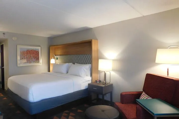 Room 5 of 62