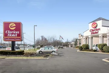 Clarion Hotel & Conference Center Ronkonkoma MacArthur Airport