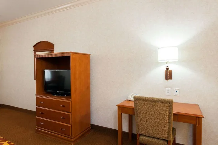 Room 3 of 20