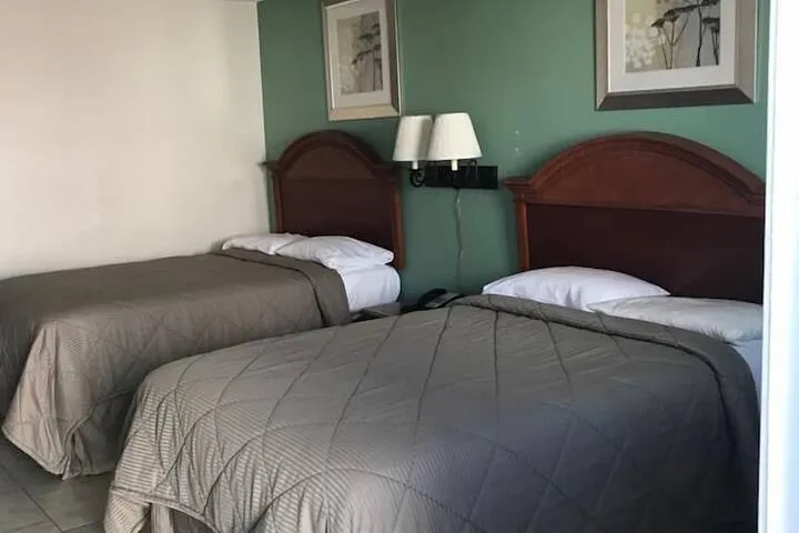 Room 4 of 18
