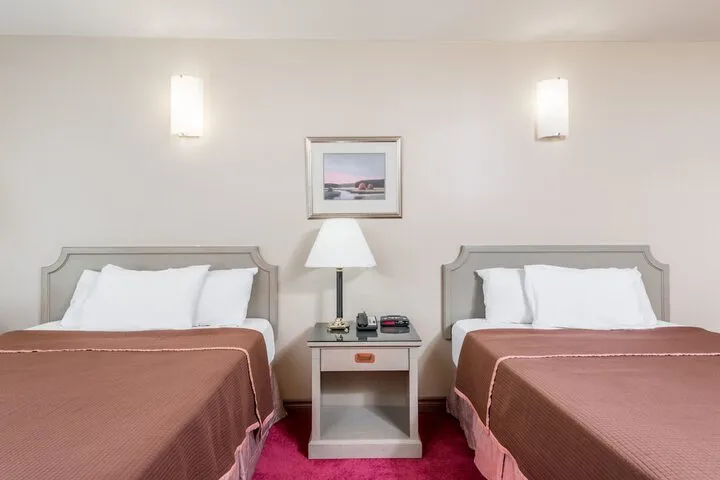 Room 4 of 17