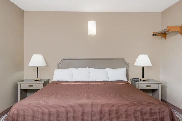 Room 5 of 17