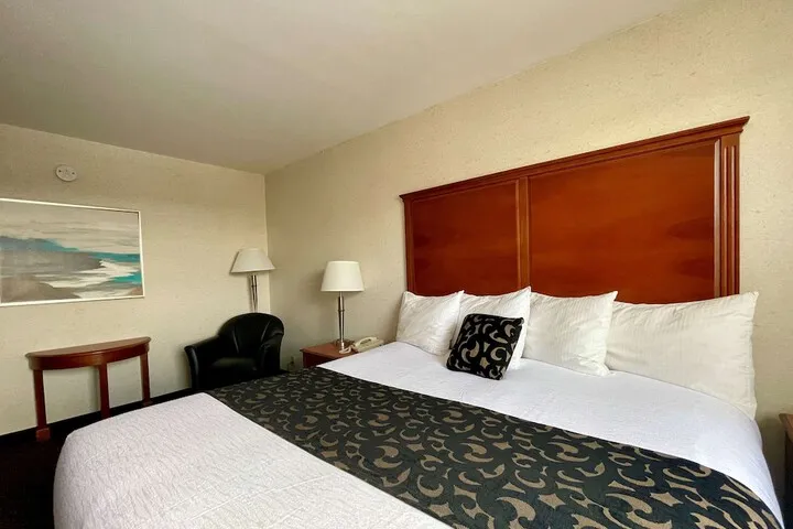 Room 4 of 28
