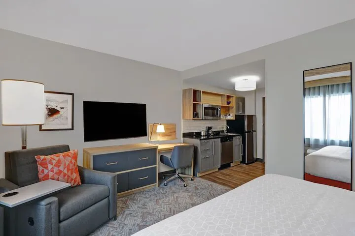 Room 4 of 32