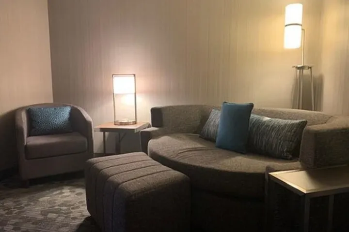 Room 5 of 9