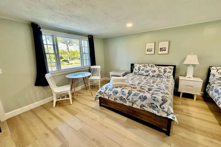 Room 4 of 16