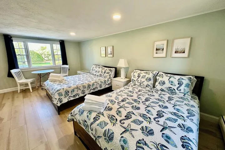 Room 5 of 16