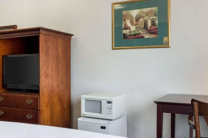 Room 4 of 23