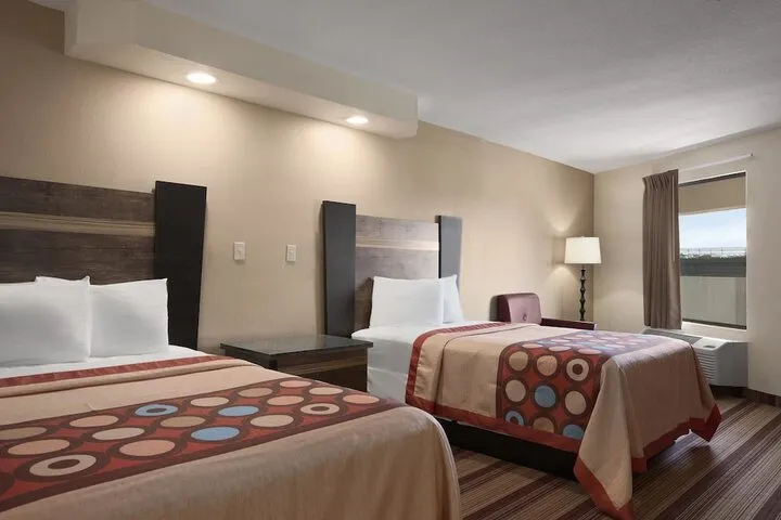 Room 4 of 16