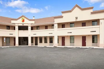 Super 8 by Wyndham Rahway / Newark
