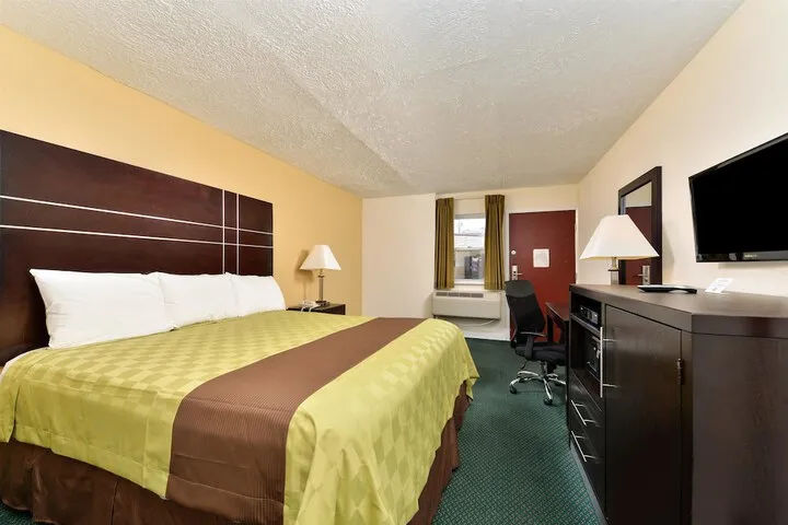 Room 3 of 8