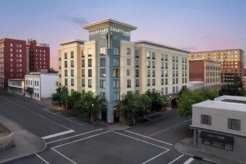 Courtyard by Marriott Wilmington Downtown / Historic District