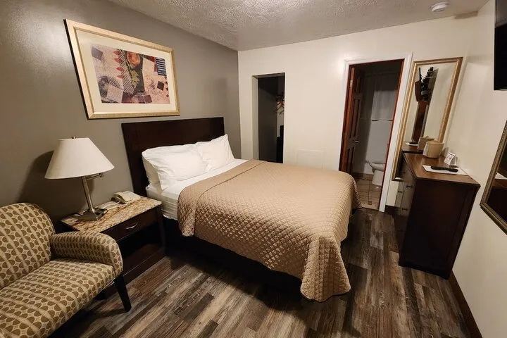 Room 5 of 81