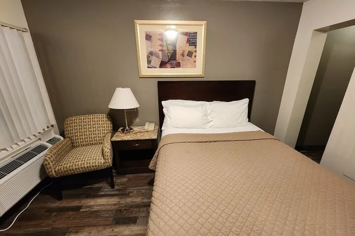Room 3 of 81