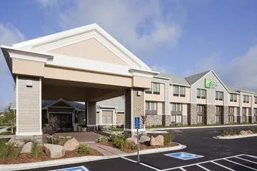Holiday Inn Express & Suites Willmar by IHG