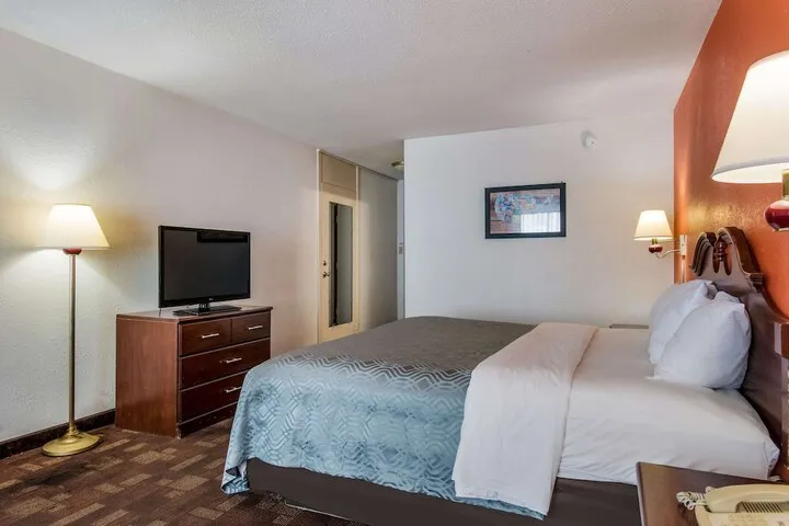 Room 5 of 26