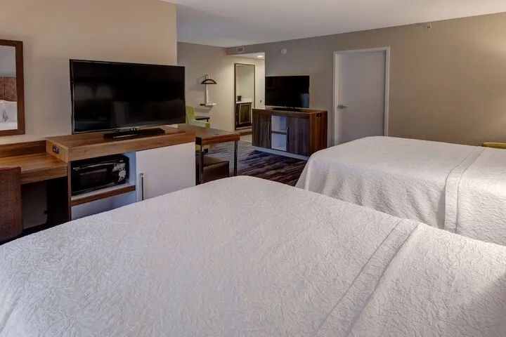 Room 4 of 18