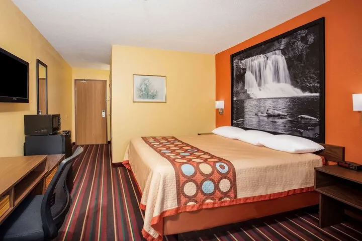 Room 4 of 13