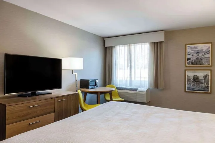 Room 4 of 39