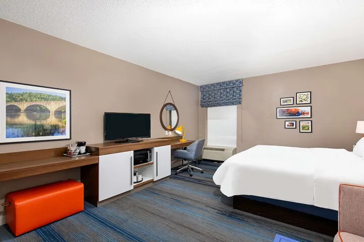 Room 4 of 32