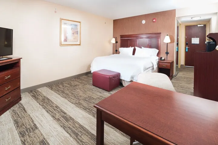 Room 4 of 68