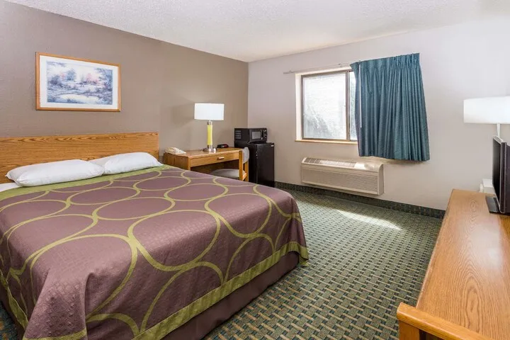 Room 4 of 15