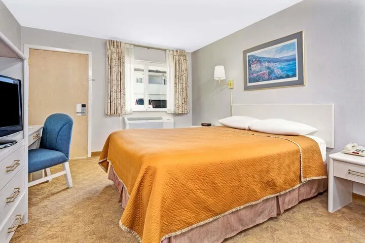 Room 3 of 63