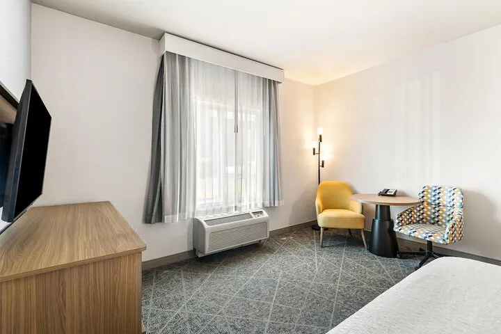 Room 4 of 32