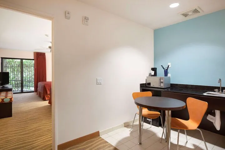 Room 3 of 25