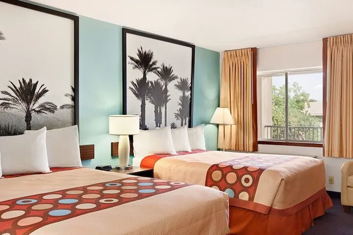 Room 2 of 25