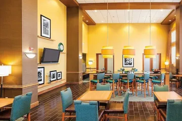 Hampton Inn & Suites Chesapeake-Square Mall