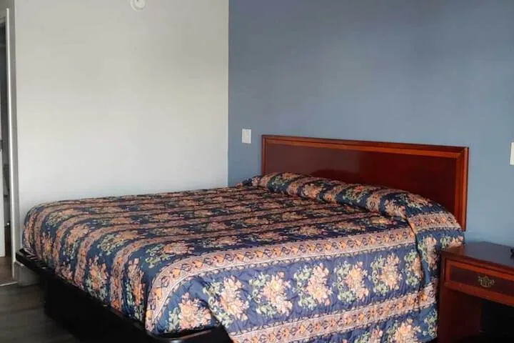Room 2 of 6