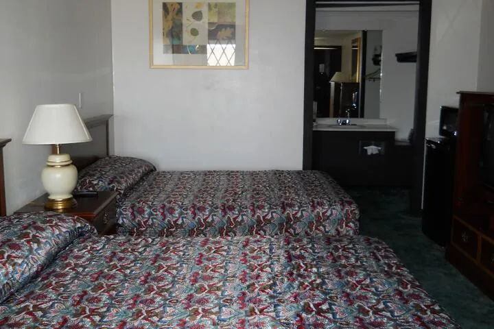 Room 4 of 33