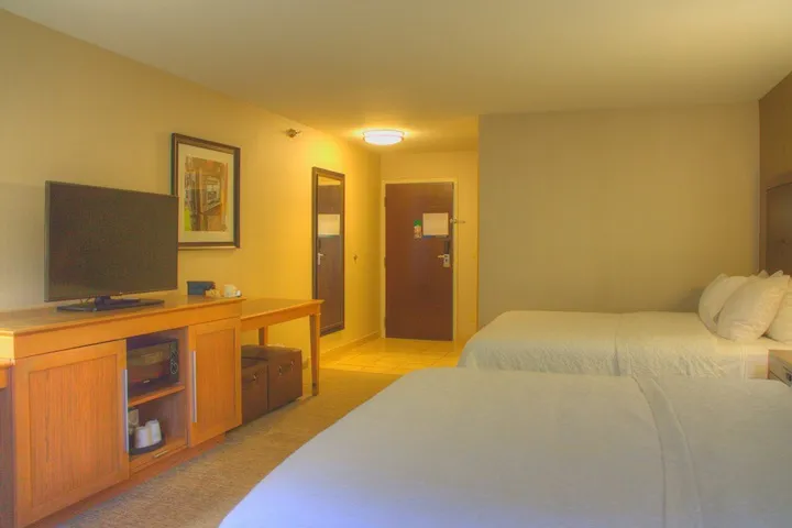 Room 2 of 28