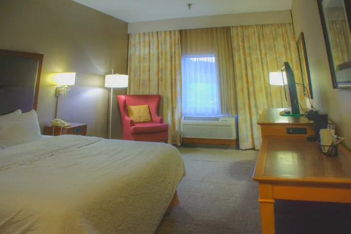 Room 4 of 28