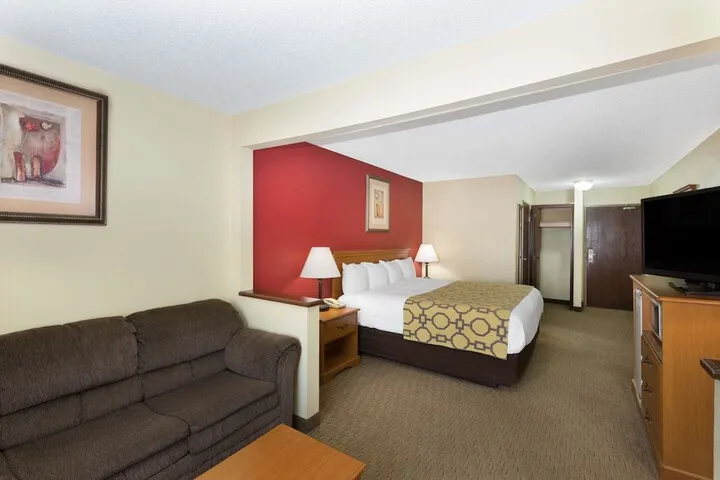 Room 4 of 17