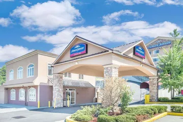 Howard Johnson by Wyndham North Bergen