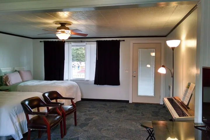 Room 4 of 24