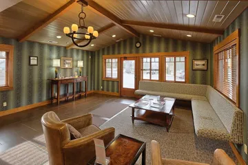 Lakeside Lodge & Suites