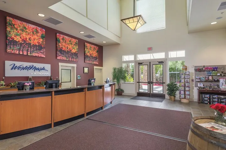 Lobby lounge