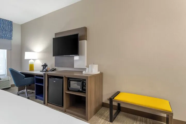 Room 5 of 46