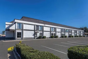 Days Inn & Suites by Wyndham Fort Bragg / Cross Creek Mall